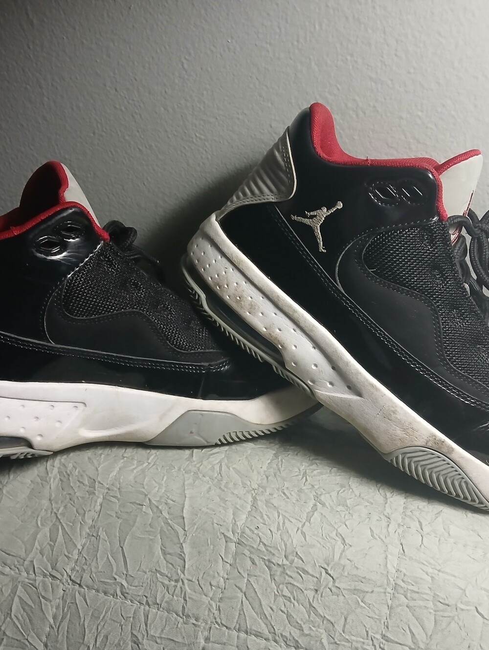Men's Black and Red Basketball Sneakers - Jumpman Style